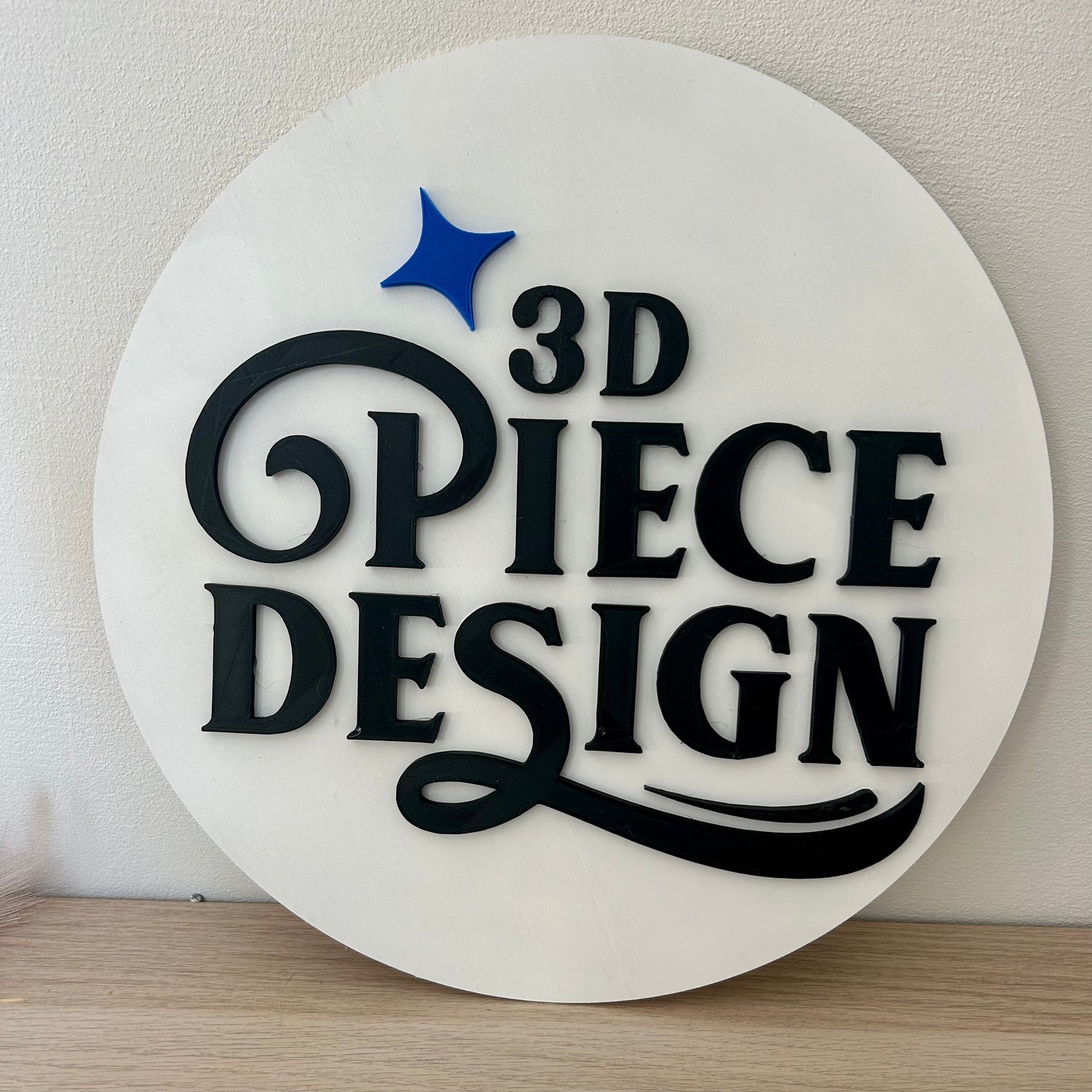 enseigne pour mur intérieur pour professionnel en forme de rond avec le logo en 3D au centre